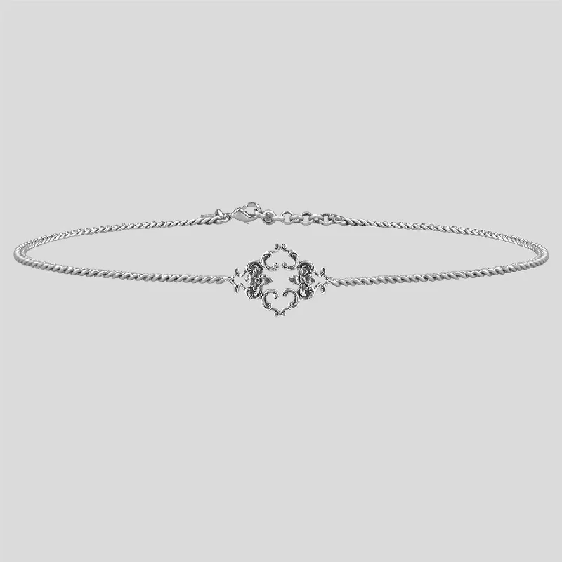 women pendant choker necklaces -ACANTHIA. Detailed Silver Chain Choker