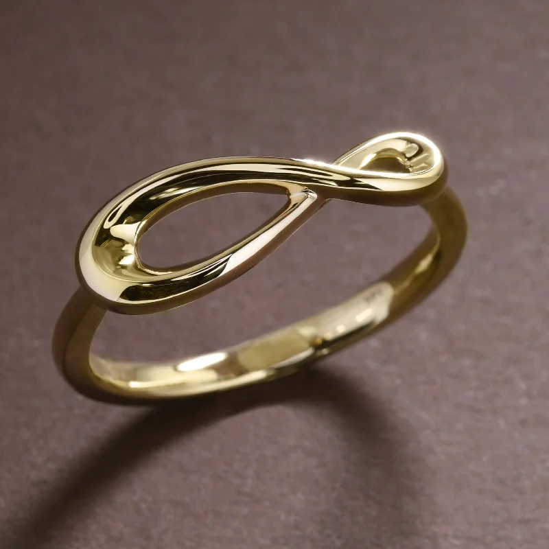 women cushion cut rings -Gleaming Gold Infinity Ring